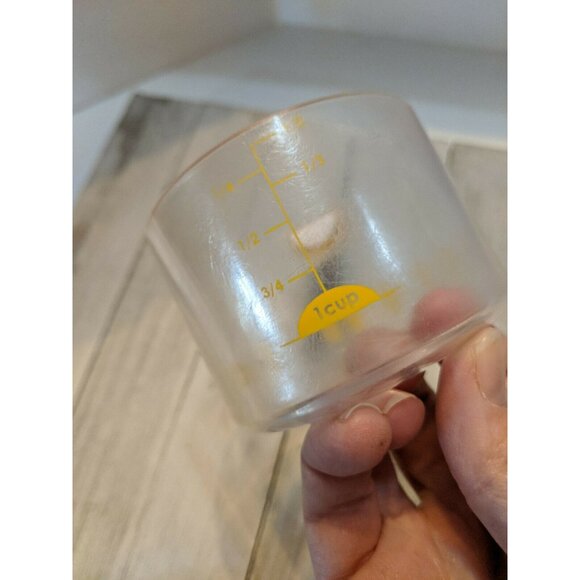 Adjustable Wilton 1/8 Cup to 1 Cup Measuring Scoop Cup Yellow - Picture 7 of 9